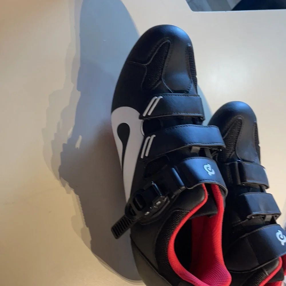 Peloton Cycling Shoes - Picture 4 of 6